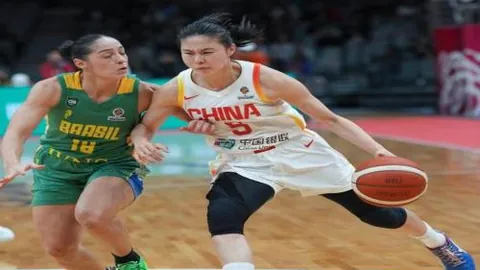 维金斯末节爆发，17投8中得19分，三分球8中3，篮板3个